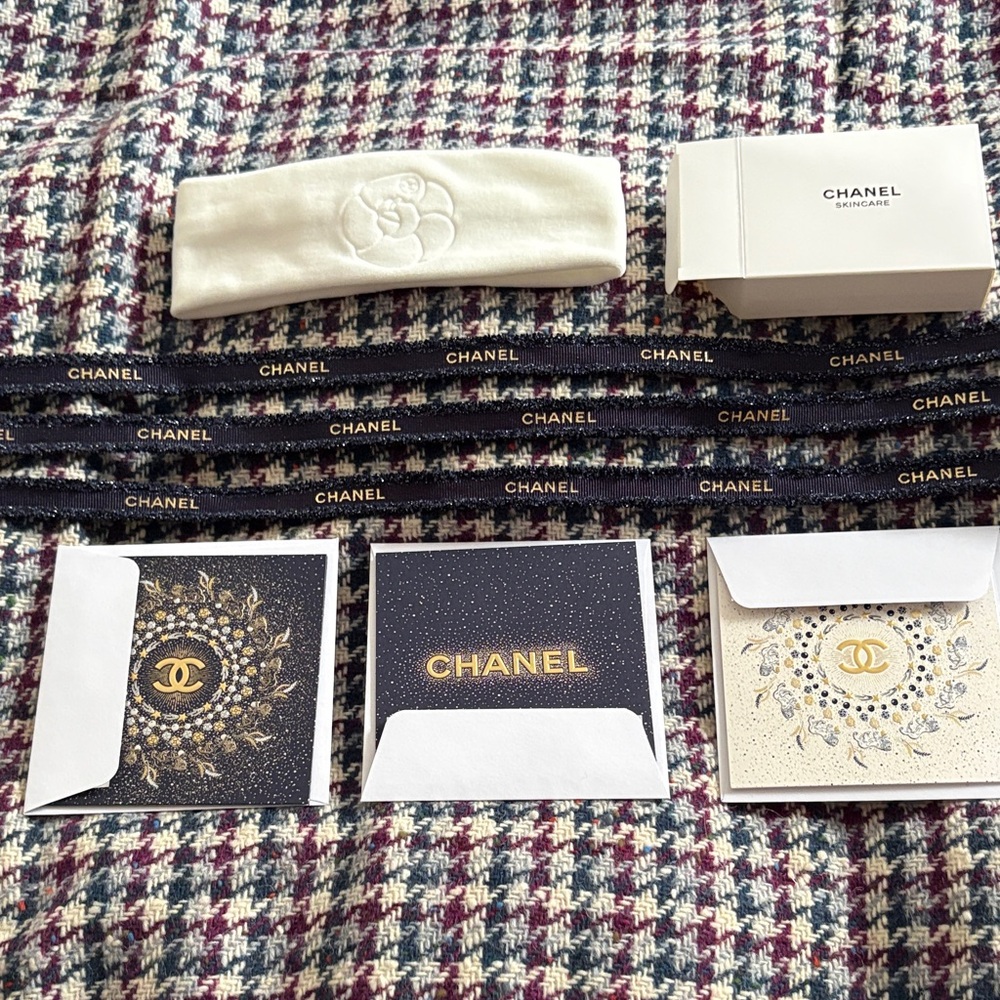 Chanel Ivory Headband with dark blue Ribbons ,Set of three cards